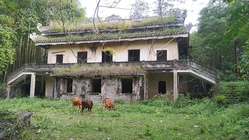 Front view of the Ngo Dinh Can mansion