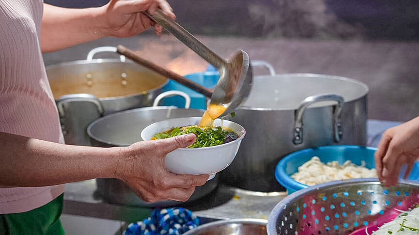 Bánh canh – part of the name means soup.